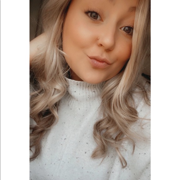 Kelsee Lothes - Poshmark Profile Picture of Kelsee Lothes (@kelsee_lothes) on Poshmark