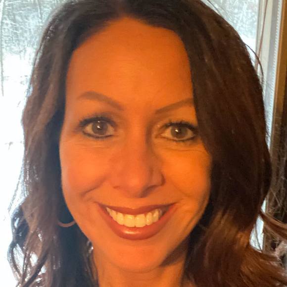 Profile Picture of Denise Meshnick (@dmeshnick) on Poshmark