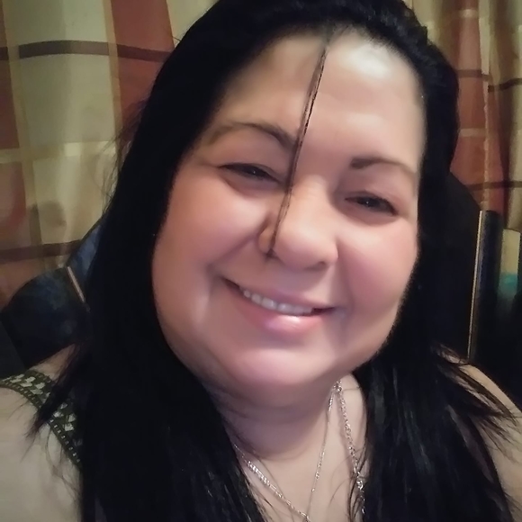 Profile Picture of Sila Becquer (@silabecquer) on Poshmark