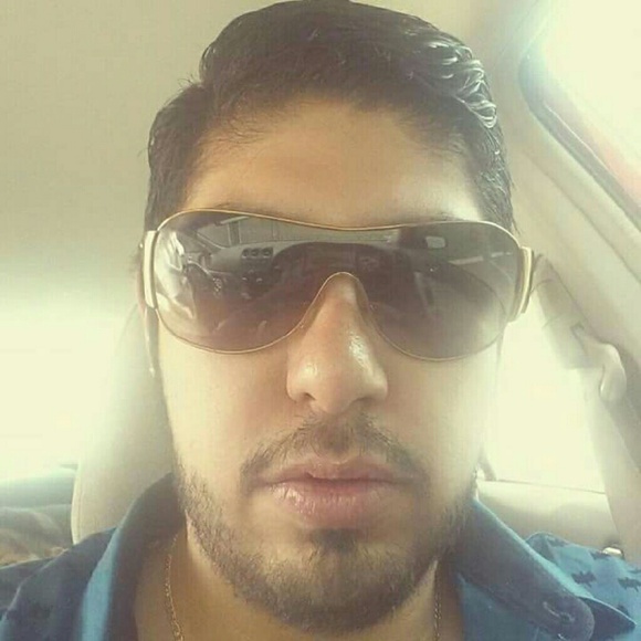 Profile Picture of Ivan Salazar (@aceisz) on Poshmark