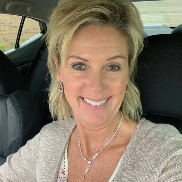 Profile Picture of Sonia Sinnett (@soniasinnett) on Poshmark