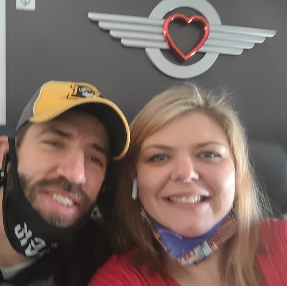 Profile Picture of Adam n katie Thomure (@adamnkatie4) on Poshmark