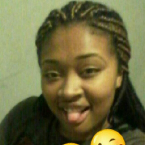 Profile Picture of Cachet Beard (@sessylatrice) on Poshmark