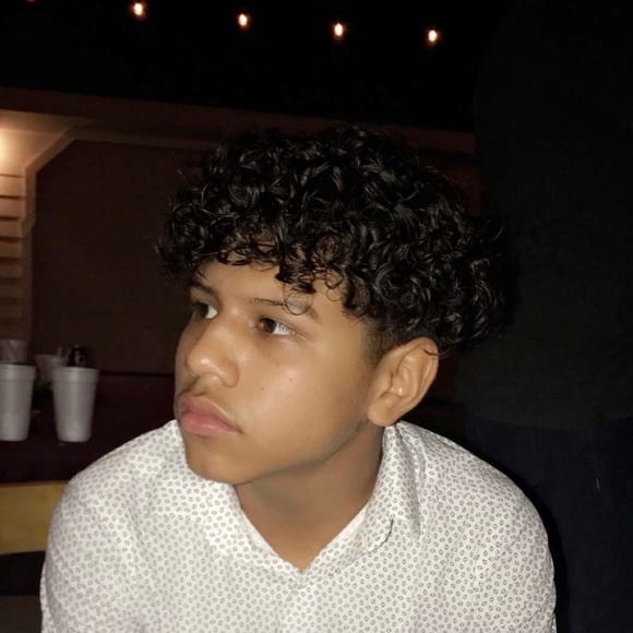 Profile Picture of Josh Munoz (@joshuamunoz2322) on Poshmark