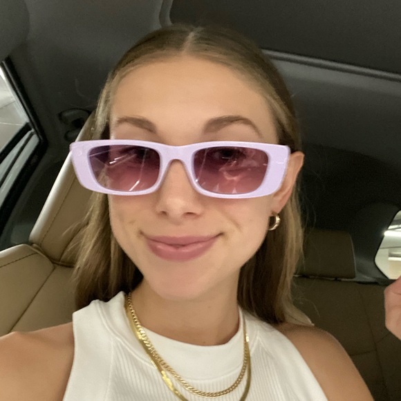 Profile Picture of Catherine Bradley (@cathhgonzales) on Poshmark