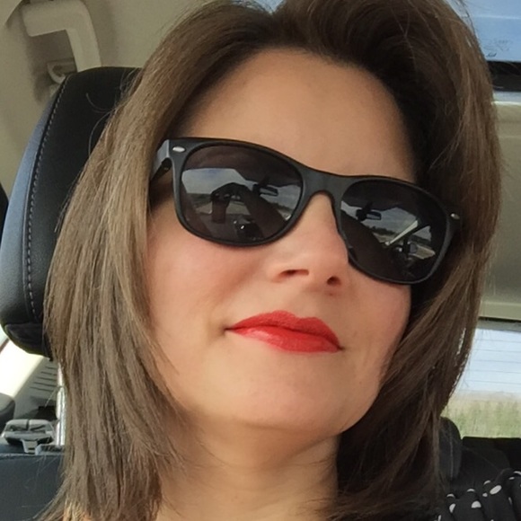 Profile Picture of Cyndi Conrod (@cyndiconrod) on Poshmark