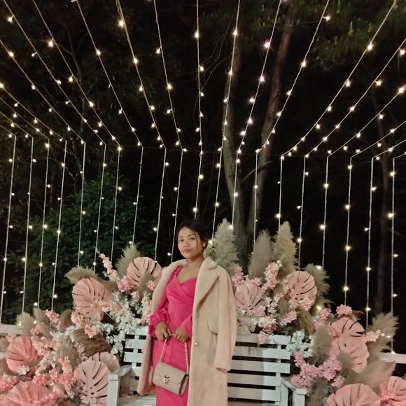 Profile Picture of Somica Sohmat (@somicawsohmat) on Poshmark