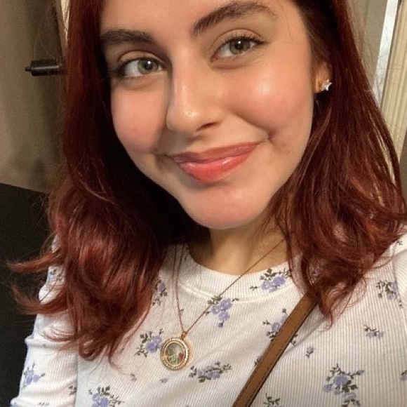 Profile Picture of Renee fiona Robledo (@grandetesfaye) on Poshmark