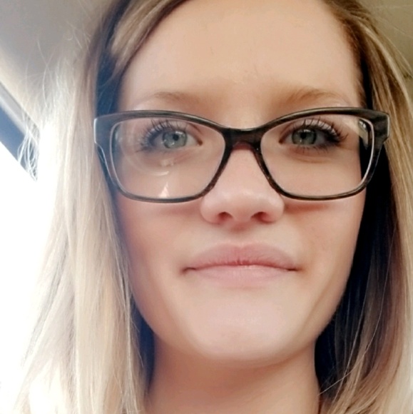 Shelny Wulff - Poshmark Profile Picture of Shelny Wulff (@wulffy08) on Poshmark
