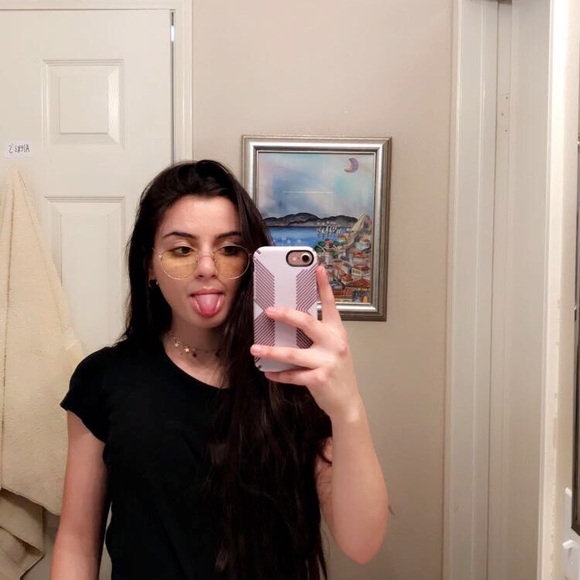 Profile Picture of Alexa Kolintzas (@alexakolins) on Poshmark