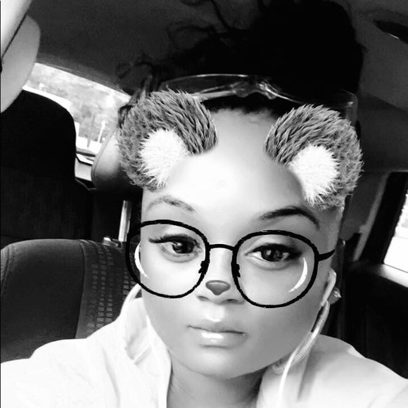 Profile Picture of Trinette Hampton (@netteque_1) on Poshmark
