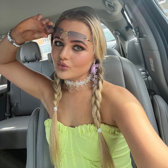 Profile Picture of Pearse Britney (@pookiepearse) on Poshmark