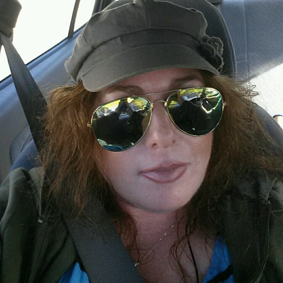 Profile Picture of Michelle Frishman (@michellekrave) on Poshmark