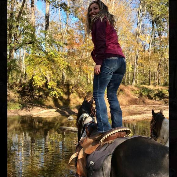 Profile Picture of Megan Stanski (@meganstanski) on Poshmark