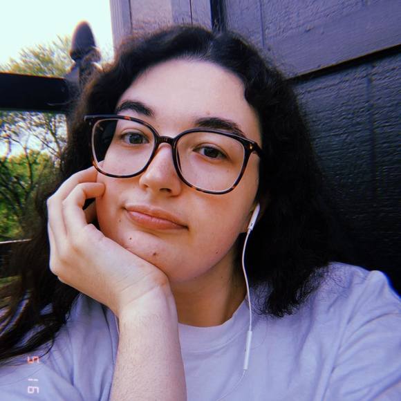 Profile Picture of Julia Carlini (@juliacarlini) on Poshmark