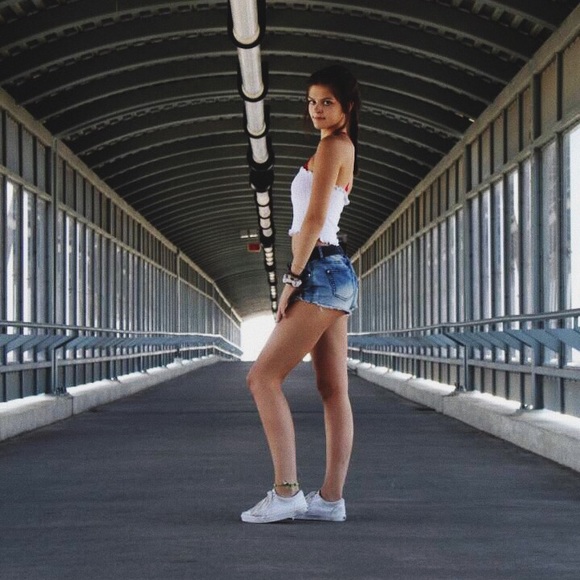 Profile Picture of Maddie Deister (@maddiedeister) on Poshmark