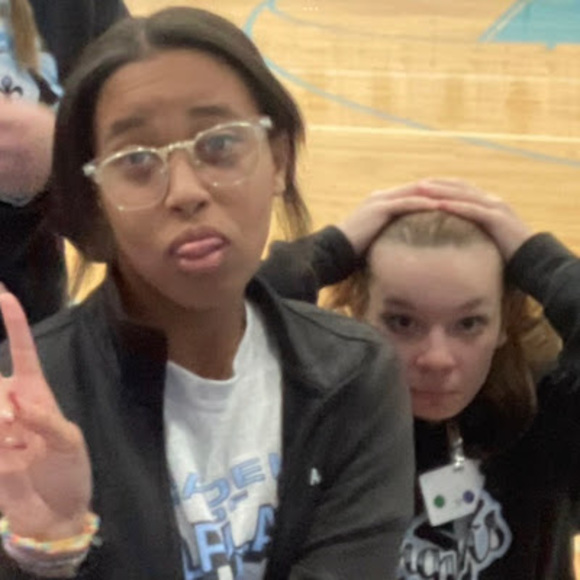 Profile Picture of Sarah Favalora (@favalorasarah) on Poshmark