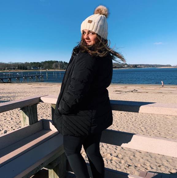 Profile Picture of Julia Mace (@juliamacee_) on Poshmark