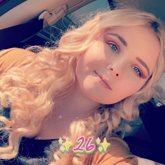 Profile Picture of Kaitlin Krupowicz (@kaitkrup) on Poshmark