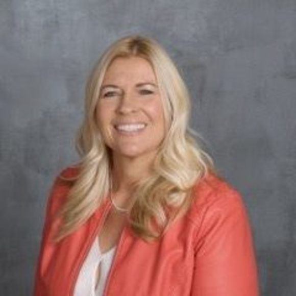 Profile Picture of Stephanie Thompson (@slthompson2004) on Poshmark