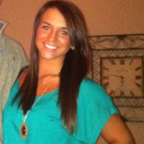 Profile Picture of Abby Eskew (@abbysq1) on Poshmark
