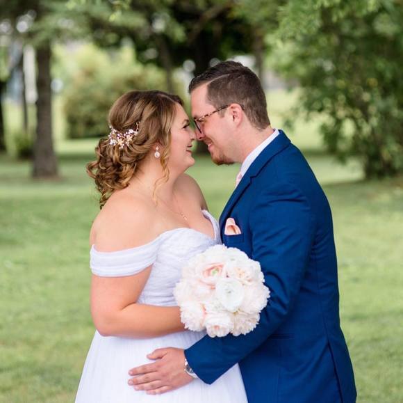 Profile Picture of Taylor Bartels (@taylorbartels) on Poshmark