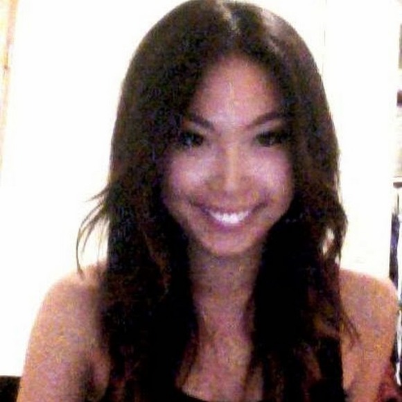 Profile Picture of Soojin Hwang (@xosoojinxo) on Poshmark