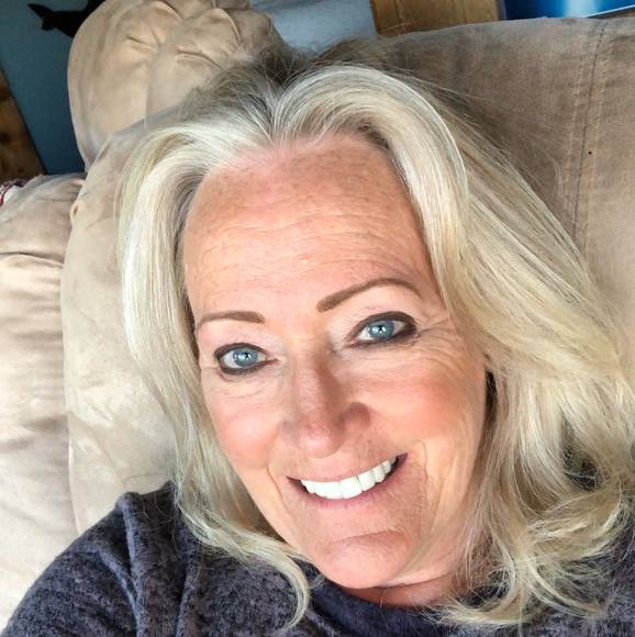 Profile Picture of Lisa Madsen (@lisaamadsen) on Poshmark