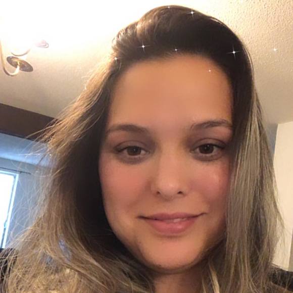 Profile Picture of Aline Scotti (@alinnyscotti) on Poshmark