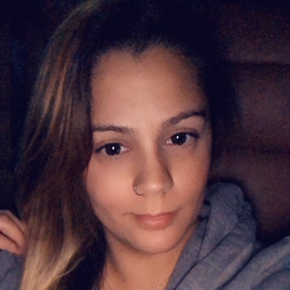 Profile Picture of Tanya Silva (@ttsilva04) on Poshmark