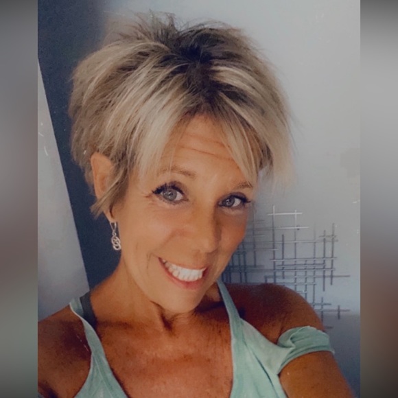 Angela Caldarulo - Poshmark Profile Picture of Angela Caldarulo (@acalda49) on Poshmark