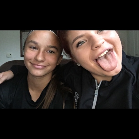 Profile Picture of Devinne Amesquita (@devigirl99) on Poshmark