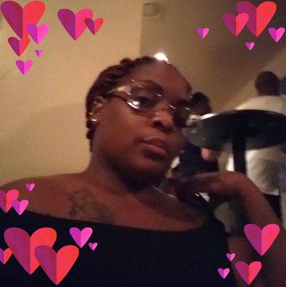 Profile Picture of Devin Ross (@zmross0612) on Poshmark