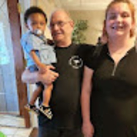 Profile Picture of Tara Kontos (@tkontos42409) on Poshmark