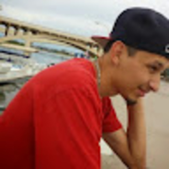Profile Picture of Fernando Lugo (@fernandolugo894) on Poshmark