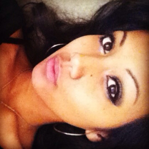 Profile Picture of Monida Smant (@_monidaaa) on Poshmark
