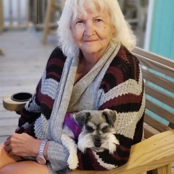 Profile Picture of Vicki Maddera (@vickimaddera) on Poshmark