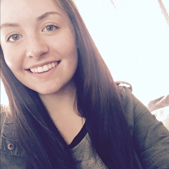 Profile Picture of Maya Wolf (@mrwolf98) on Poshmark