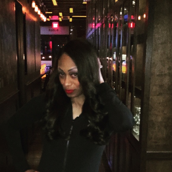 Profile Picture of Latoya Smith (@pvutoy) on Poshmark