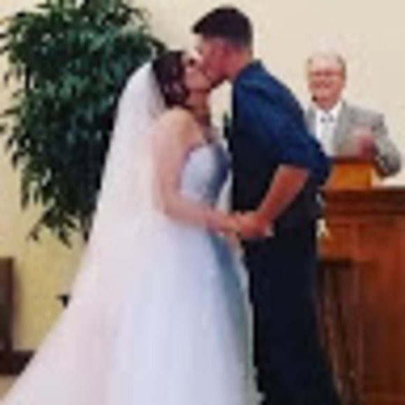 Profile Picture of Jessica Holt (@jessicaholt202) on Poshmark