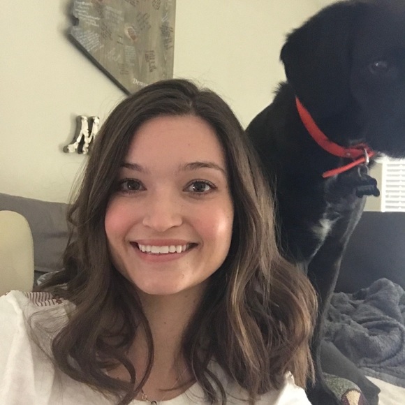 Deming Litner - Poshmark Profile Picture of Deming Litner (@deminggrace) on Poshmark