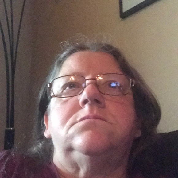 Profile Picture of Robin Ritter (@robinlou64) on Poshmark