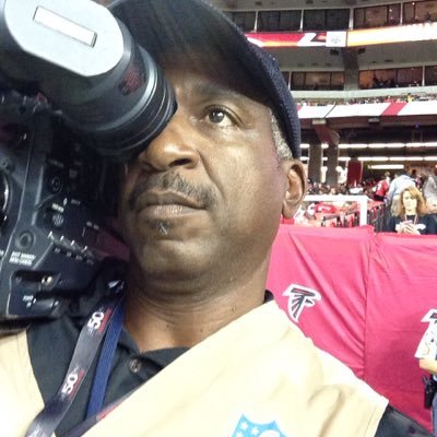 Profile Picture of Dj Larry Mack (@djlarrymack64) on Twitter