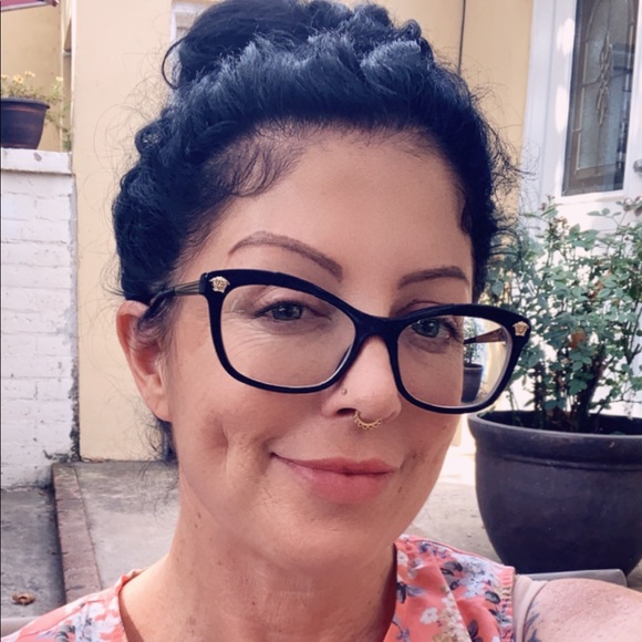 Profile Picture of Eleanor Moradian (@eleanormoradian) on Poshmark