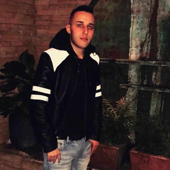 Profile Picture of Aaron Mosheyev (@aaron96uber) on Poshmark