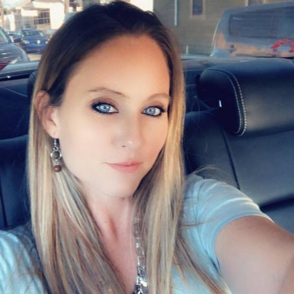 Nikki Holmes - Poshmark Profile Picture of Nikki Holmes (@holmes1230) on Poshmark