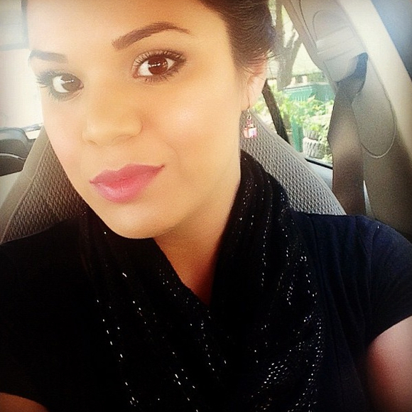 Profile Picture of Jessica Aviles (@jessieaviles) on Poshmark