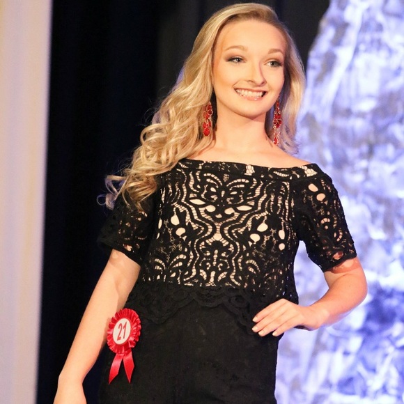 Profile Picture of Abby Connor (@abby_connor) on Poshmark