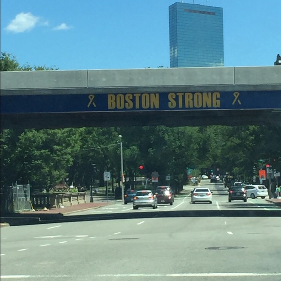 Profile Picture of Laura Tarnacki (@latar) on Poshmark