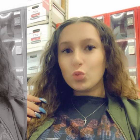 Profile Picture of Ashley Cutruzzula (@arc6864) on Poshmark